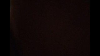 En el mothel con una morenita ojos de aceituna