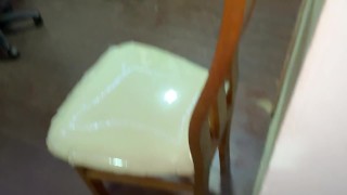 Yerno Consigue a su Suegra de CULO ENORME limpiando en Hilo, pensó que estaba sola💦🤐