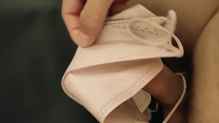 マスニーに興奮しすぎて、あふれ出す程大量射精してしまう変態君。