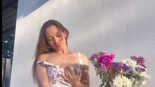 MASTURBANDOME EN LA TERRAZA PARA QUE TODOS VEAN COMO LO HAGO