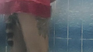 Me masturbo mientras me baño