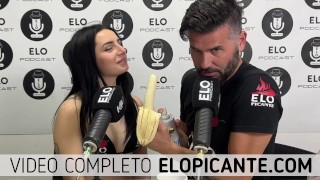 ALMENDRA CHUPA LA BANANA COMO UNA PIJA