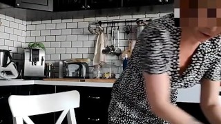 FK2 - MILF rousse se fait enculer nature par son jeune voisin sur la table de la cuisine