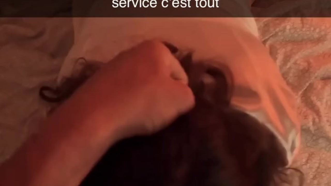 Je baise la meuf de mon meilleur ami et je jouis en elle. Elle adore ça