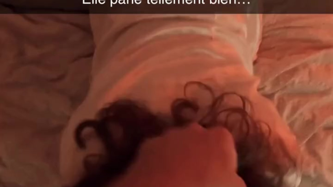 Je baise la meuf de mon meilleur ami et je jouis en elle. Elle adore ça