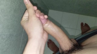 Masturbación con abundante corrida 🔥