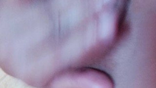 Como se masturba esta puta con sus deditos