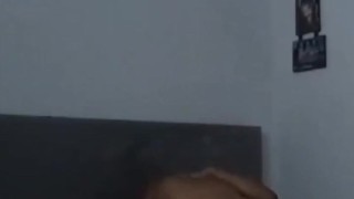 Me monta rico y me dice que la voy a hacer venir