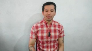 Supervisor casado de la maquiladora penetra a pelo a su empleado en los baños de la maquila! Relato