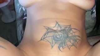 Llené sus botas vaqueras de semen y las limpió con su lengua