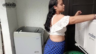 Mi hermanastra me pide que la acompañe a la ducha porque tiene miedo y terminamos follando rico.