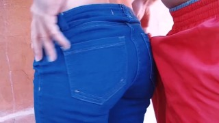 Fodendo o cuzinho da empregada gostosa no fim do expediente ao ar livre