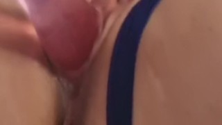 Milf española con un coño enorme y tragon se masturba en primer plano clitoris grande