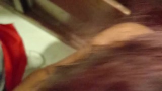 Mi hijastra me hace una deliciosa mamada