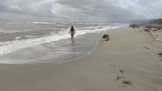 On the beach an unknown girl sucks my cock. IN PUBLIC