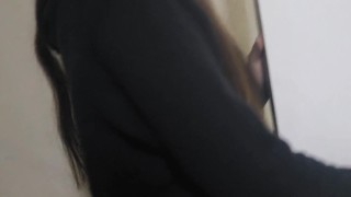 A la mejor amiga de mi novia se le quedaron las llaves del depto. Y terminamos compartiendo cama Pt1