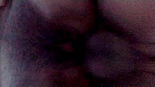 Mi coño esta muy mojado porque me van a follar el CULO por PRIMERA VEZ!