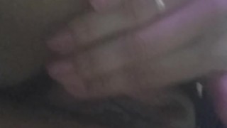 Bucetuda batendo siririca escondida