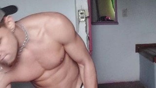 Mi madrastra me enseñó a darle la pija para garganta profunda