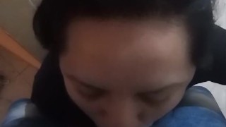 Se la mamo rico al vecino mientras su esposa no esta en casa