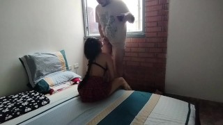 Latina de 18 años da una super mamada se traga la leche