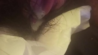 Mi esposo me hace creampie mientras ve el vídeo de como me coge mi compañero de trabajo