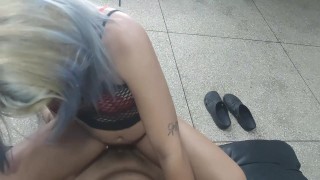 Descubro a Mi Hermanastra Subiendo Contenido Pono y Aprovecho a Follarla Delante De Sus Seguidores