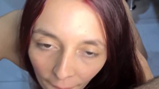 mi empleada me chupa la polla y el culo hasta hacerme correr en su cara