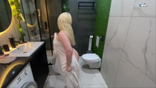 Fucked a beautiful neighbor in the bathroom and cum all over her face
