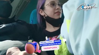 KATTY BLAKE LE DA UNA MAMADA A SU NOVIO DENTRO DEL BUS DE SERVICIO PÚBLICO