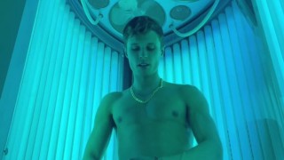 Big dick caught on camera in a tanning room📸