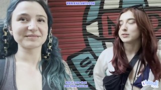 Une fille alt et sa copine rousse à Barcelone baisent avec Strap On Me - Vlog Française Lesbiennes