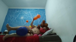 Gozando com meus baloes.