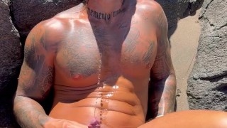 Piss in the public beach🤯