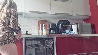 eu fui limpar e mostrei meu rabo