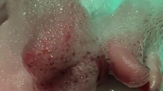 Sega con i piedi nella jacuzzi