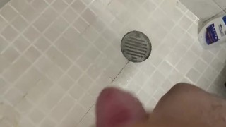 Tiro mi leche solito en el baño