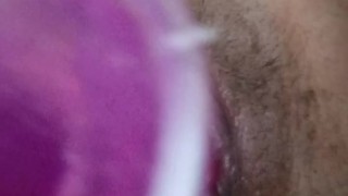 Me masturbo con un dildo