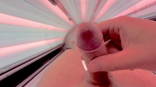 boner in public solarium: quick jerk off and huge cumshot 😈🍌💦