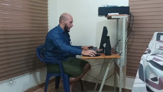 While my stepbrother works, I am very horny, I seduce him to fuck my delicious pussy-Porn in Spanish