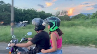 sexo a cambio de unos cuantos pesos con una pequeña extraña