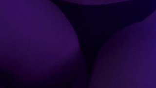 Mi amiga Colombiana me come toda la verga antes de masturbarla |Gutidev|