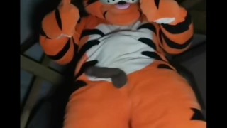 Horny Tiger Cums in Attic 🤤🥵
