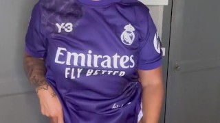 Footballer Girl Does A Striptease And She Ends Up With Her Pussy💦