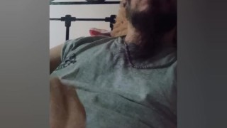 Re caliente en casa me entró a pajear