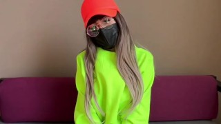 SEÑOR pide pizza y SE COJE a la sexy REPARTIDORA de CULO ENORME | LA DESPIDEN POR ESO