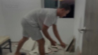 Me follo duro a mi rica ingeniera a cambio de guardar mi secreto a los jefes.