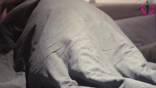 (Pre) Watching Netflix with her stepbrother, she started squirting while having an orgasm / miuzxc