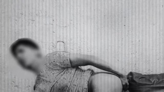 Femboy se mete el dildo hasta el fondo y grita