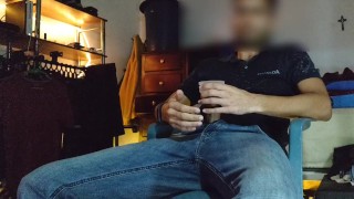 Masturbación con ropa usando una goma